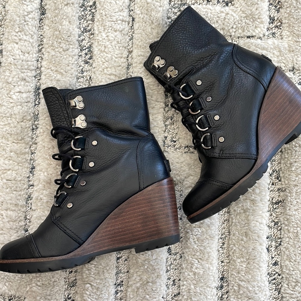 Sorel Black Leather Lace up wedged boots